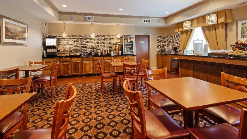 Best Western Plus Hannaford Inn & Suites 3