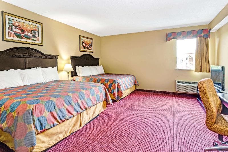 Days Inn & Suites by Wyndham Jeffersonville 5