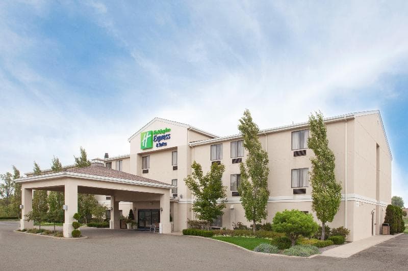Holiday Inn Express & Suites Alliance photo 1