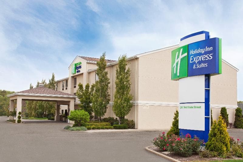 Holiday Inn Express & Suites Alliance 2
