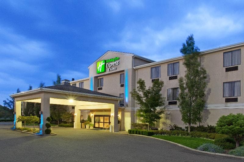 Holiday Inn Express & Suites Alliance 4