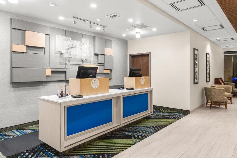 Holiday Inn Express & Suites Willows 2