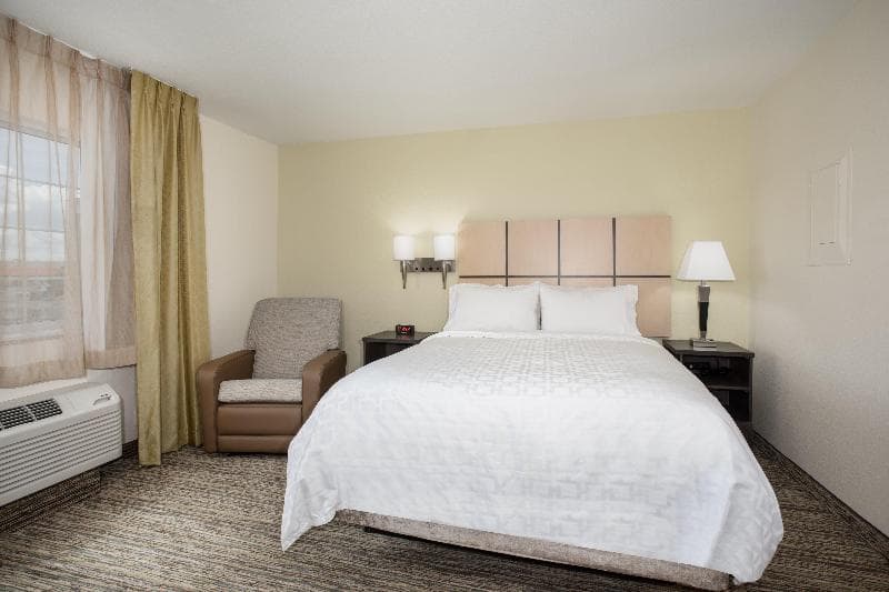 Candlewood Suites Cheyenne 4