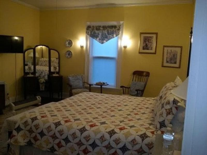 Six Acres Bed & Breakfast 4