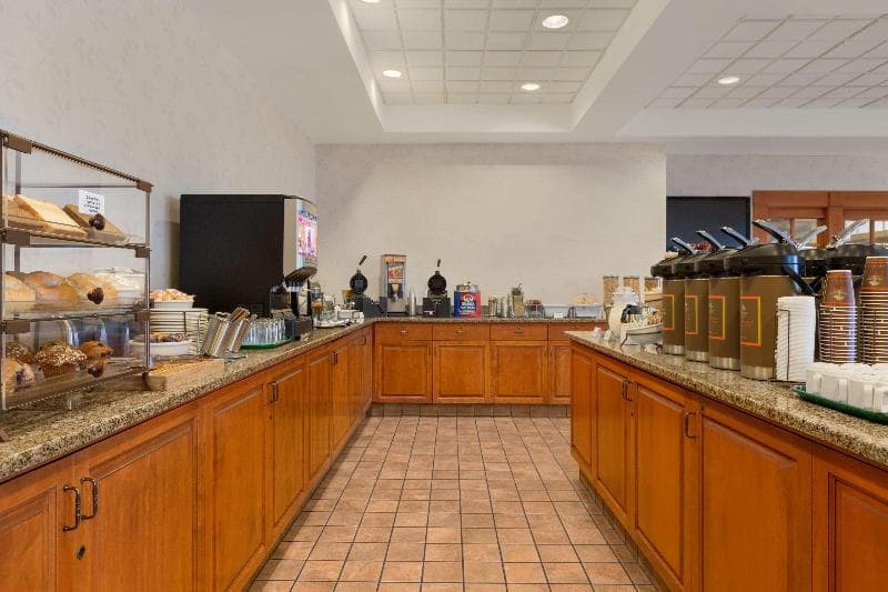 Country Inn & Suites By Radisson, Calgary-Northeast 2
