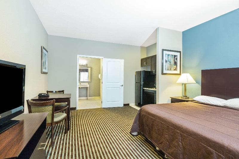 Super 8 by Wyndham Center 2