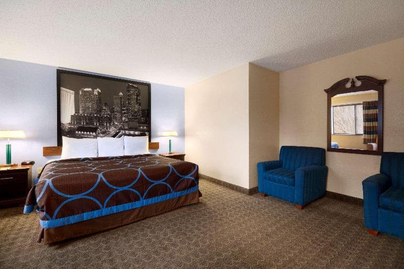 Super 8 By Wyndham Charlotte University 5
