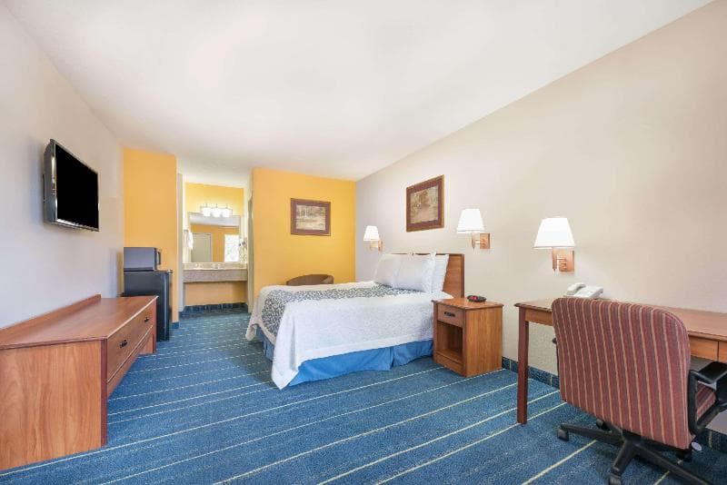 Days Inn By Wyndham Bryan College Station 3