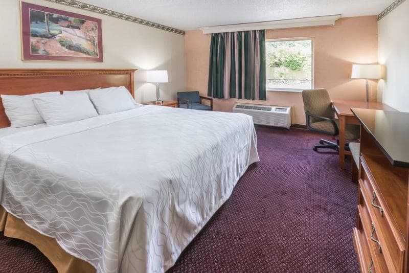 Days Inn Columbus North 5