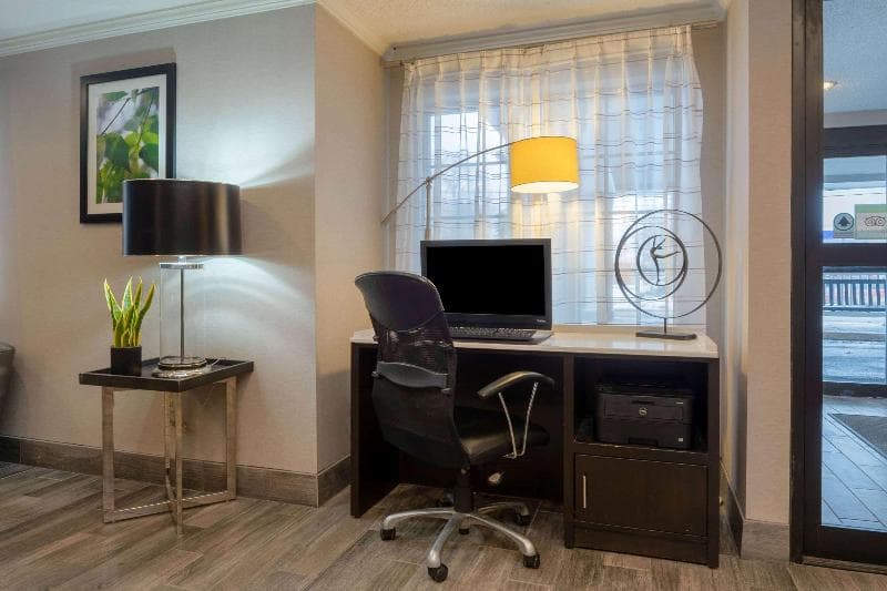 La Quinta Inn & Suites By Wyndham Cleveland Macedonia photo 1