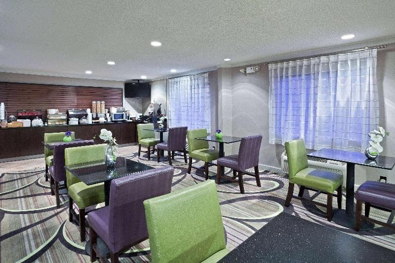 La Quinta Inn & Suites By Wyndham Cleveland Macedonia 3