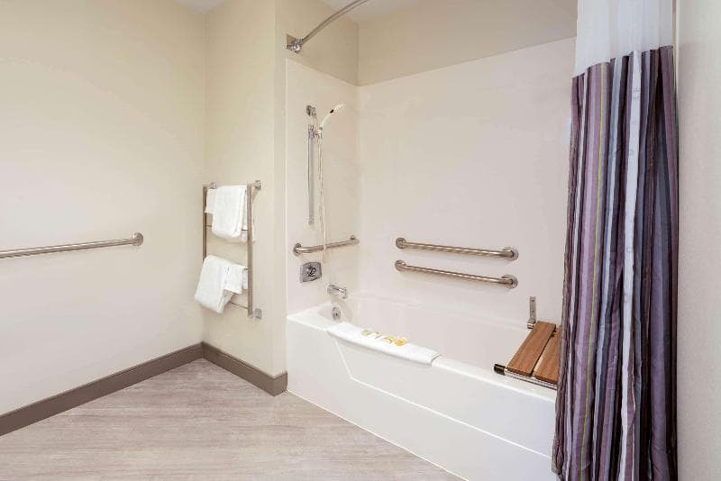 La Quinta Inn & Suites By Wyndham Cleveland Macedonia 4