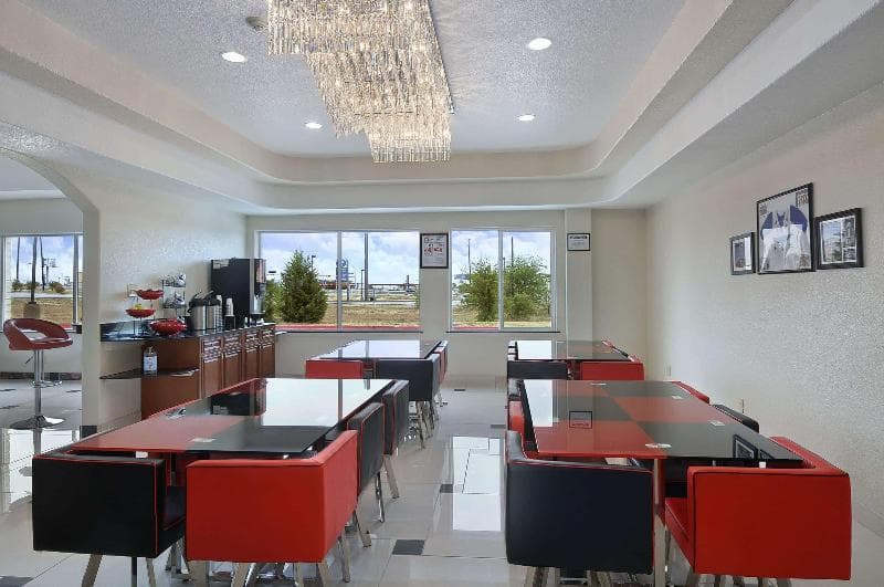 Ramada by Wyndham South Waco 4