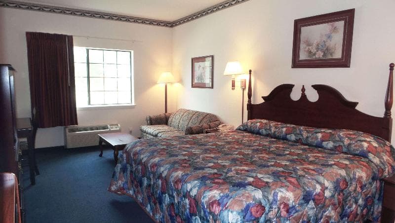 Magnuson Hotel Cedar Hill 3