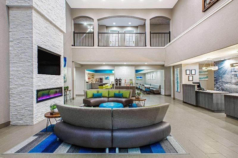 La Quinta Inn & Suites by Wyndham Sulphur Springs 4