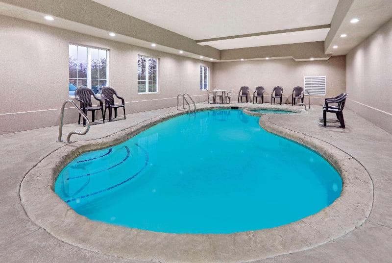 La Quinta Inn & Suites by Wyndham Sulphur Springs 2