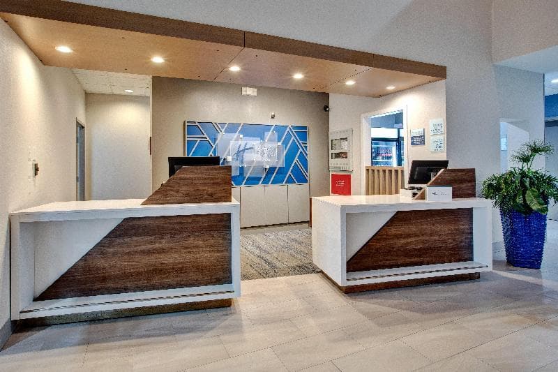 Holiday Inn Express & Suites Dover 4