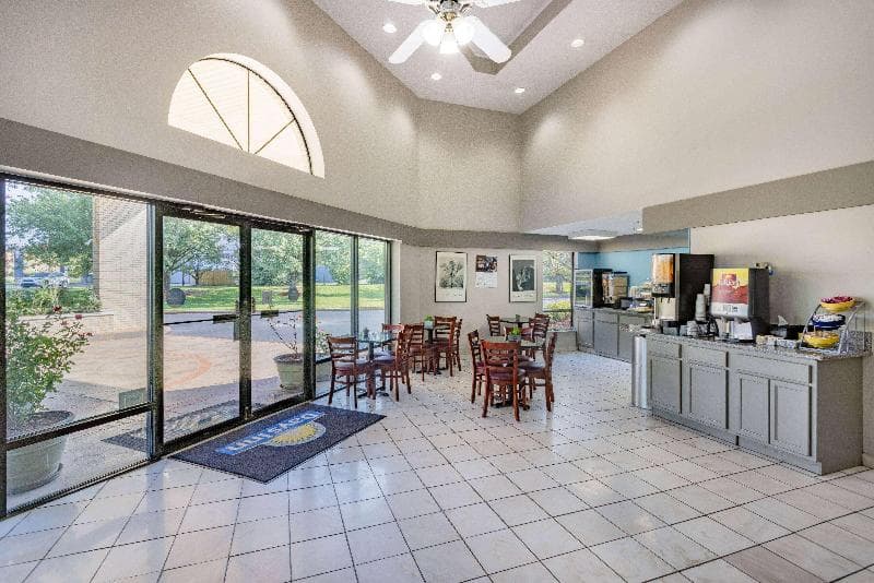 Days Inn By Wyndham Spartanburg Waccamaw 2