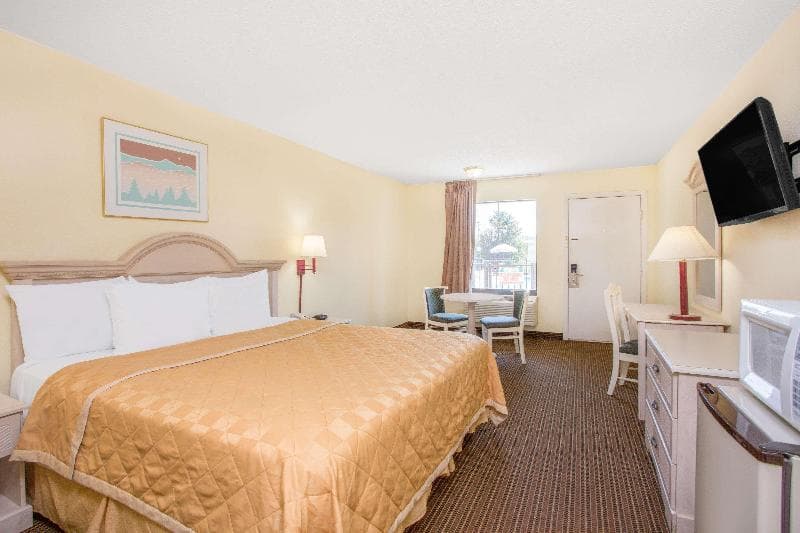 Days Inn By Wyndham Spartanburg Waccamaw 1