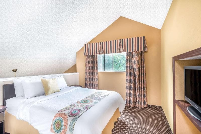 Hawthorn Suites by Wyndham Dayton North 2