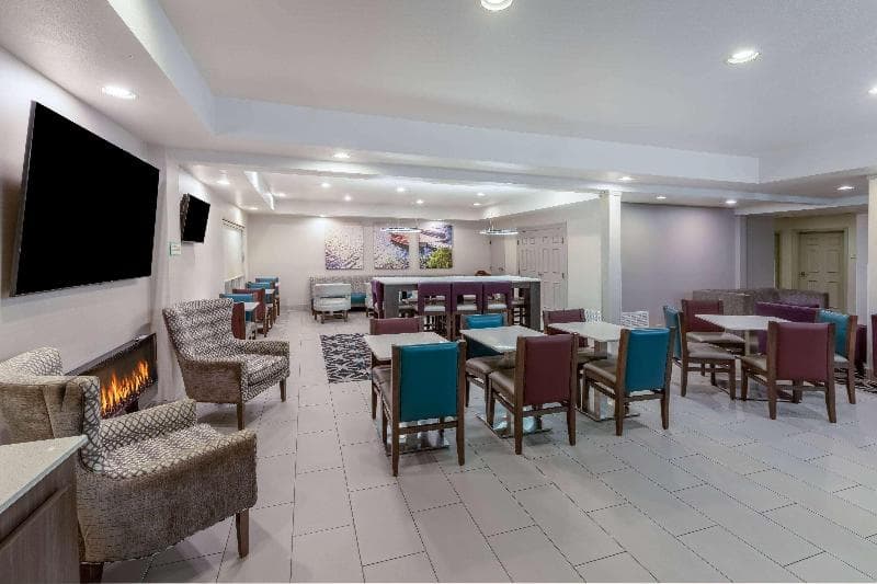 La Quinta Inn & Suites by Wyndham Rockwall 3