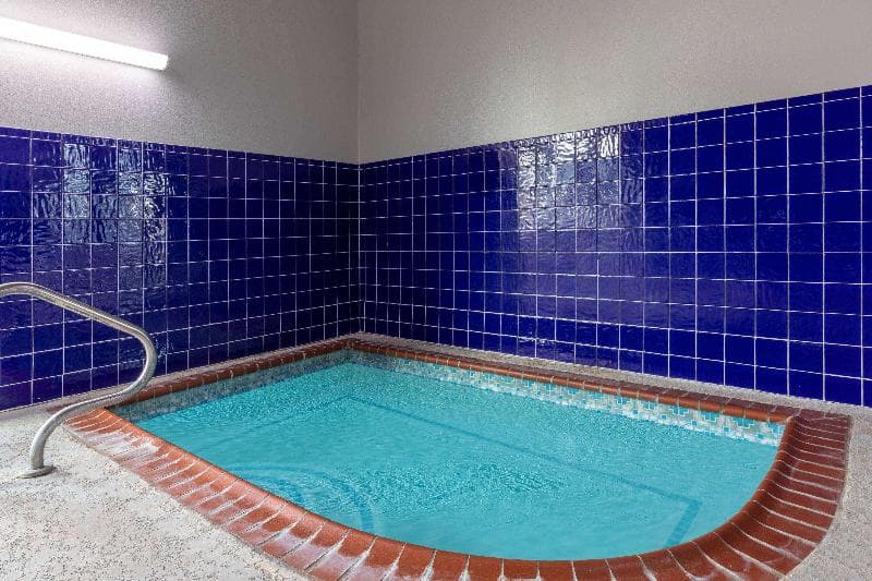 La Quinta Inn & Suites by Wyndham Rockwall 4