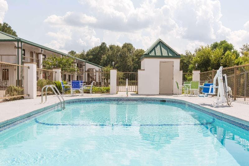Super 8 By Wyndham Dothan 5