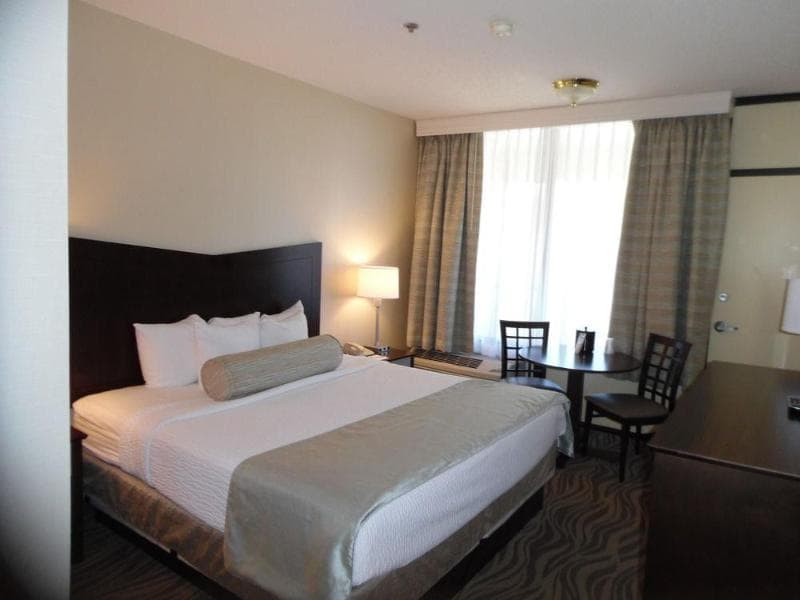 The Breakers Hotel And Suites photo 1
