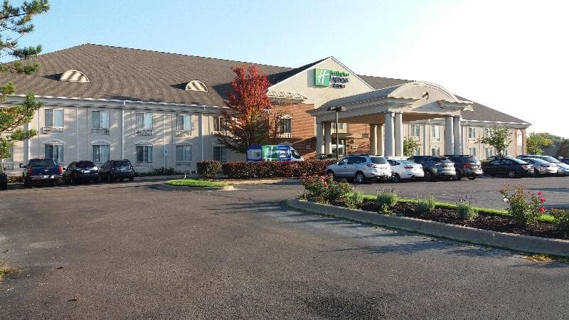 Holiday Inn Express & Suites Waterford photo 1