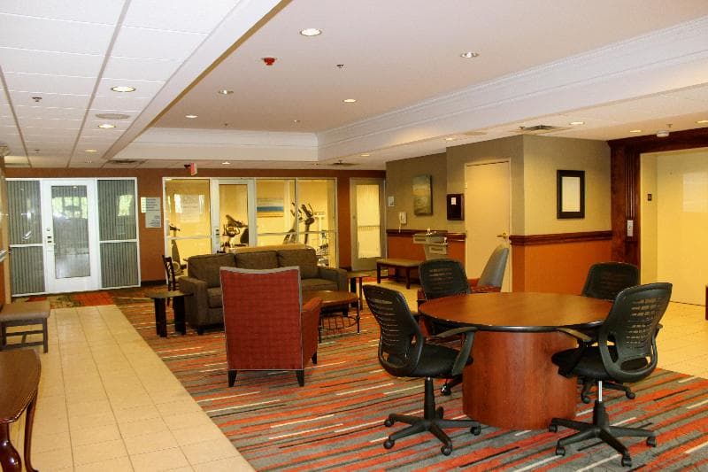 Holiday Inn Express & Suites Waterford 2