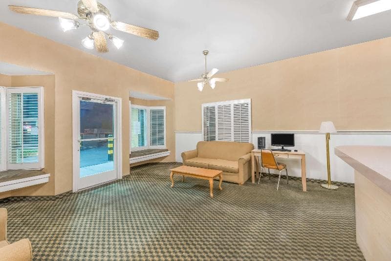Days Inn by Wyndham Deming 5