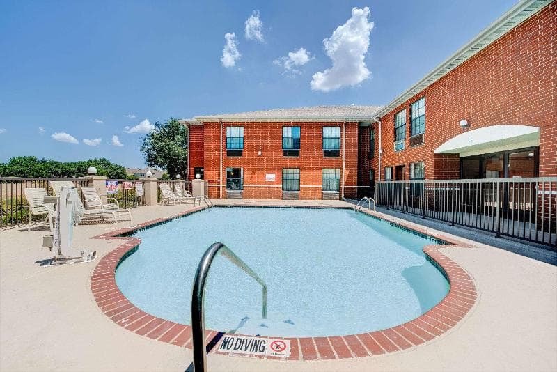 Days Inn By Wyndham Dallas Plano 4