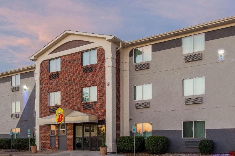 Super 8 By Wyndham Bedford Dfw Airport West 4