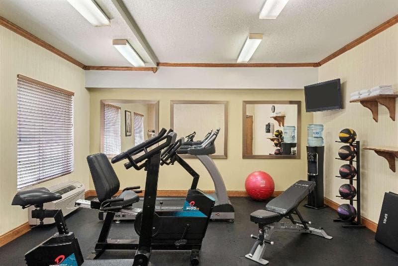 Hawthorn Suites by Wyndham Decatur 3