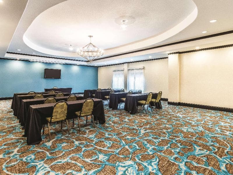 La Quinta Inn & Suites Dallas Grand Prairie South photo 1
