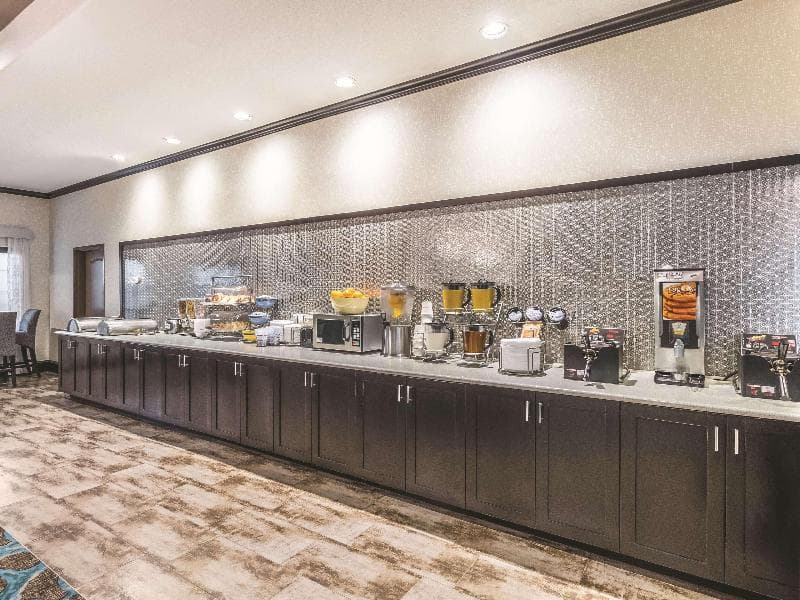 La Quinta Inn & Suites Dallas Grand Prairie South 3