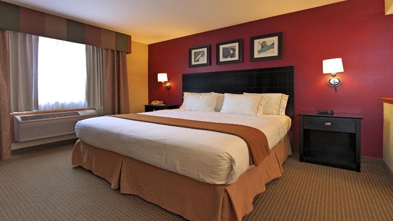 Holiday Inn Express & Suites Defiance 4