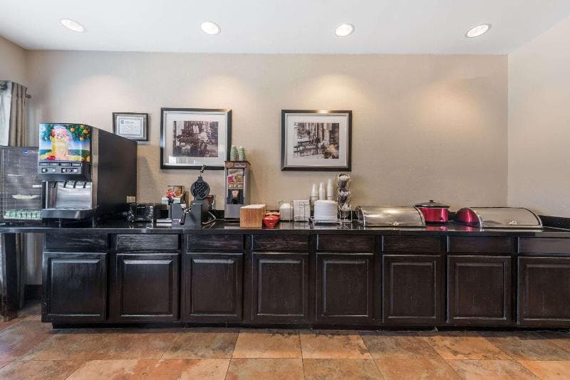 Mainstay Suites Addison-Dallas 3