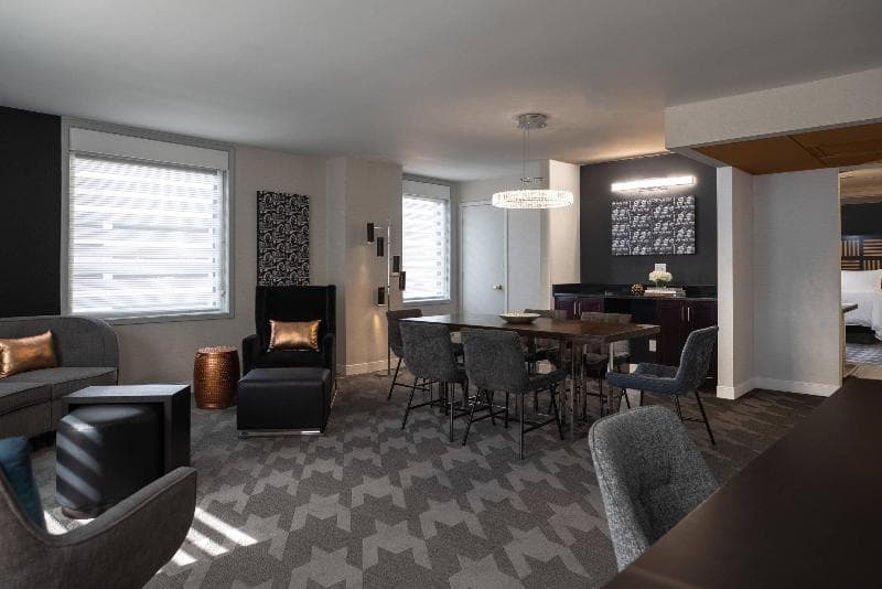 Renaissance Des Moines Savery Hotel 3