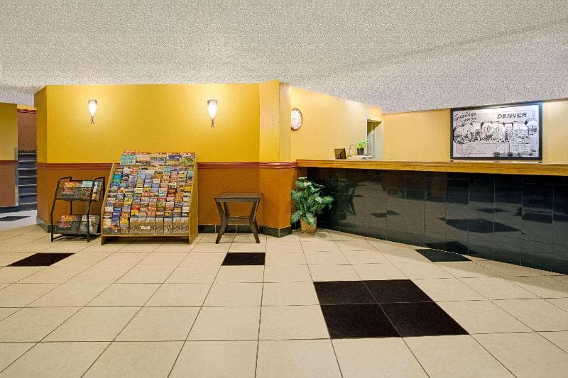 Super 8 By Wyndham Denver Stapleton 3