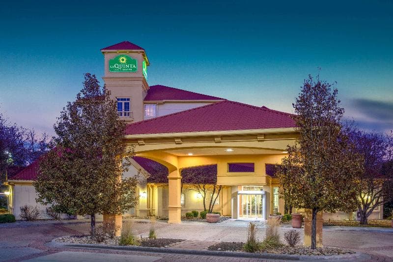 La Quinta Inn & Suites by Wyndham Denver Southwest Lakewood 2