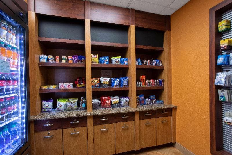 La Quinta Inn & Suites by Wyndham Denver Southwest Lakewood 5