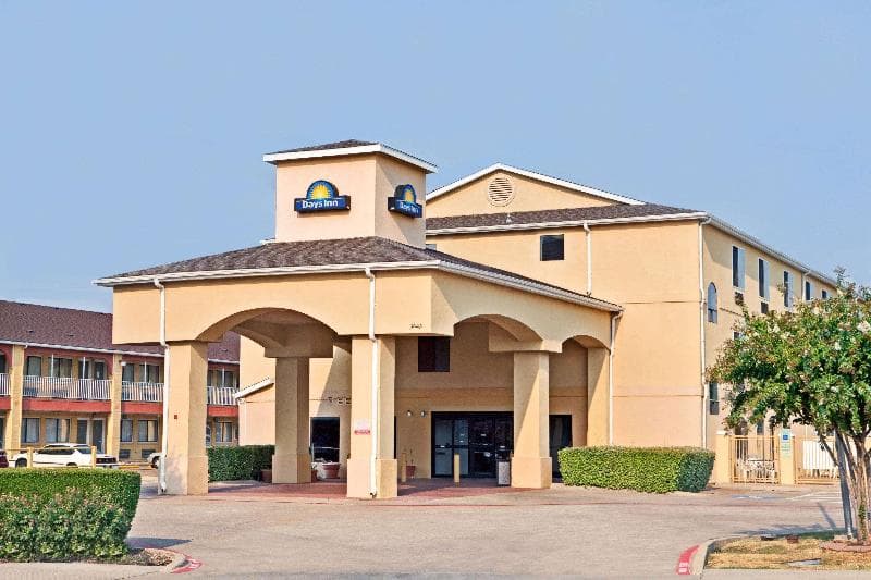 Days Inn by Wyndham Dallas Garland West 2