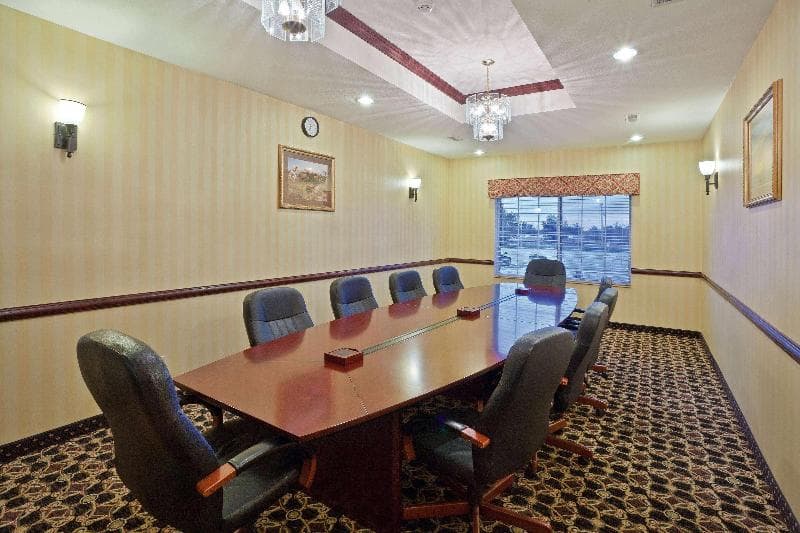 La Quinta Inn & Suites by Wyndham Dodge City 1