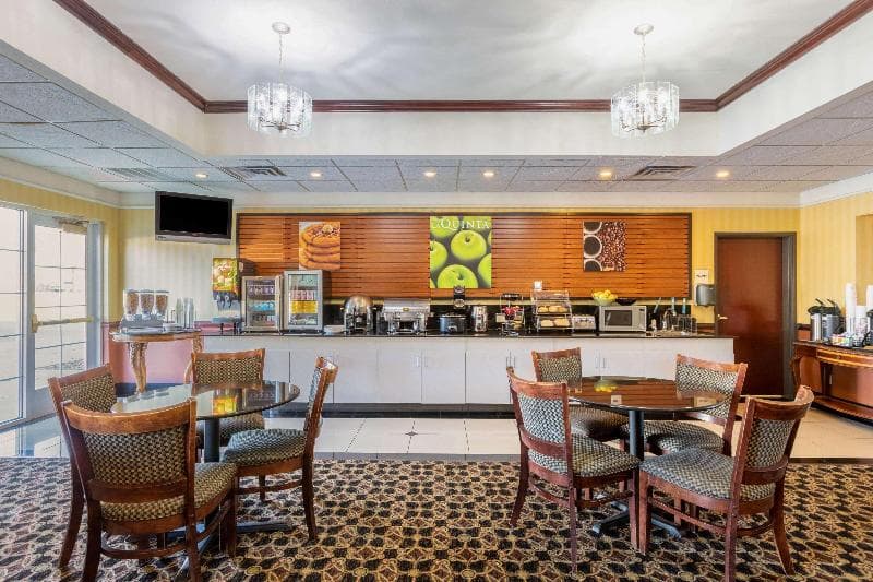 La Quinta Inn & Suites by Wyndham Dodge City 3