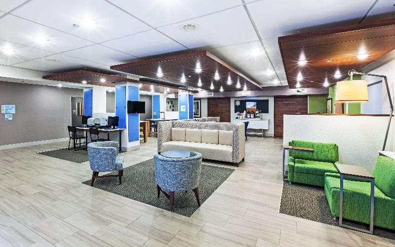 Holiday Inn Express & Suites Dallas Lewisville 2