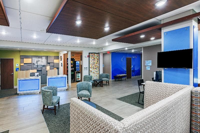 Holiday Inn Express & Suites Dallas Lewisville 4