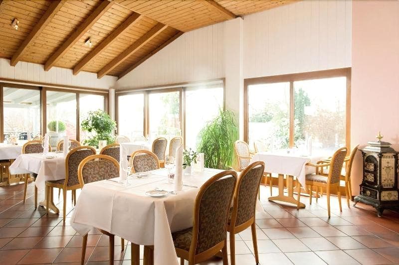 Maifeld Sport- & Tagungshotel 4