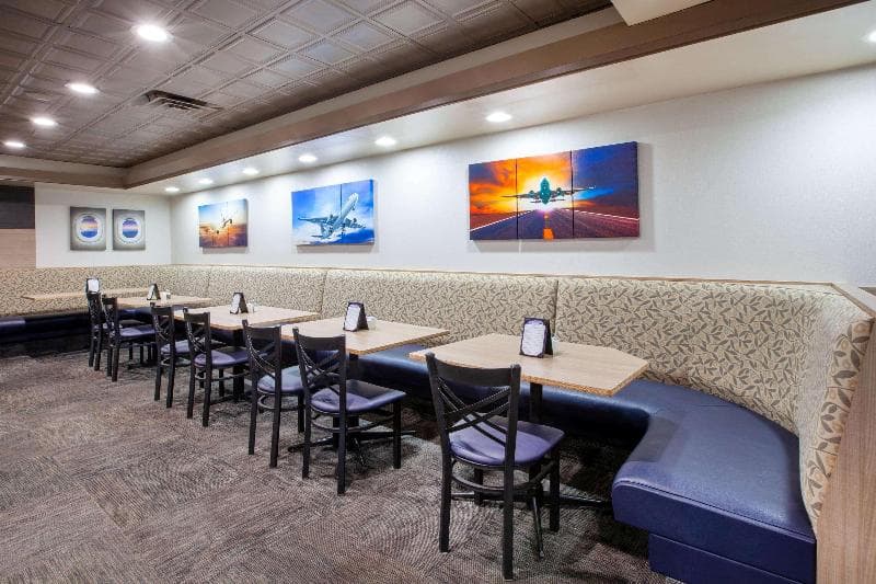 Wingate by Wyndham Detroit Metro Airport 5
