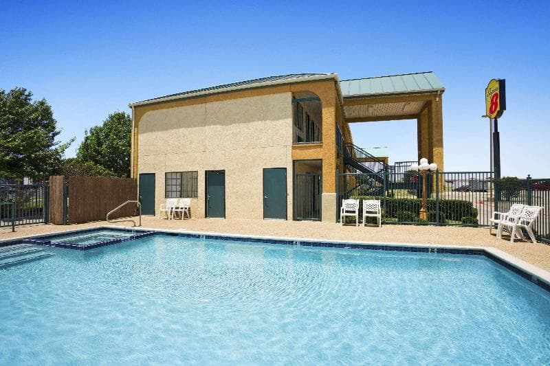 Super 8 by Wyndham Grand Prairie Southwest 5